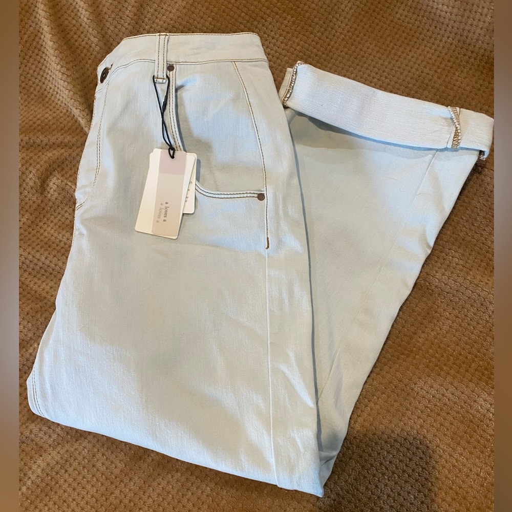 a loves a Straight Cropped Ankle Jeans 
Sz 30 NWT